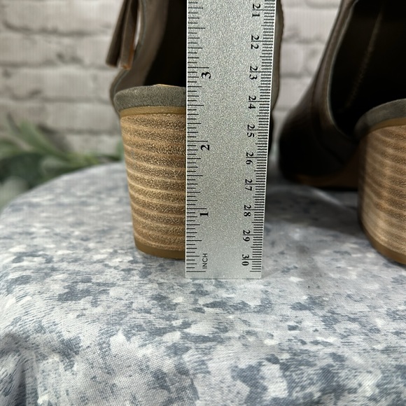 BareTraps Noelani Dark Olive Perforated Round Toe Ankle Booties WMS 9M🌟EUC🌟 - Picture 8 of 11